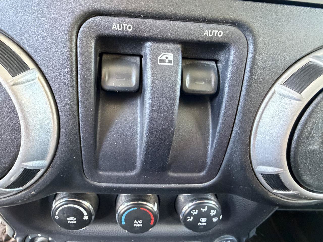Used 2014 Jeep Wrangler Rubicon w/ Dual Top Group AWD/4WD image 21