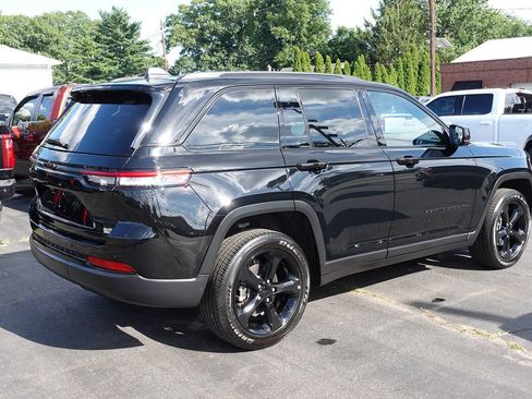 Used 2024 Jeep Grand Cherokee Altitude AWD/4WD image 3