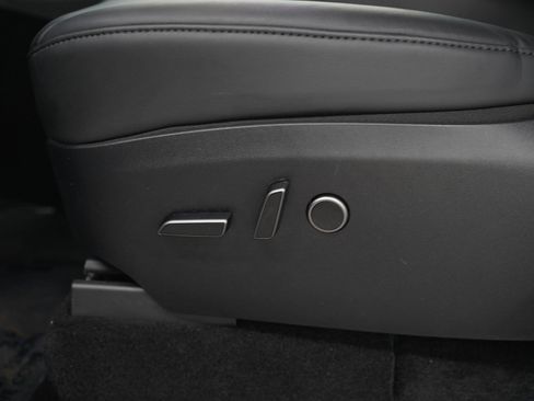 Used 2023 Tesla Model Y Long Range AWD/4WD image 28