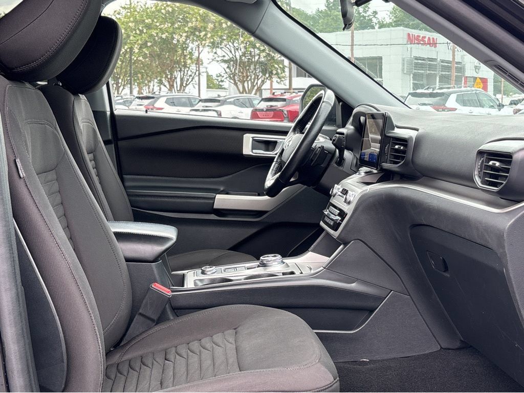 Used 2020 Ford Explorer XLT w/ Comfort Package AWD/4WD image 24