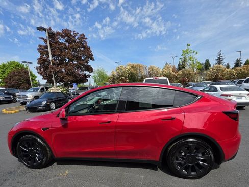 Used 2021 Tesla Model Y Long Range AWD/4WD image 1