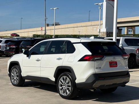 Used 2022 Toyota RAV4 Limited FWD image 4