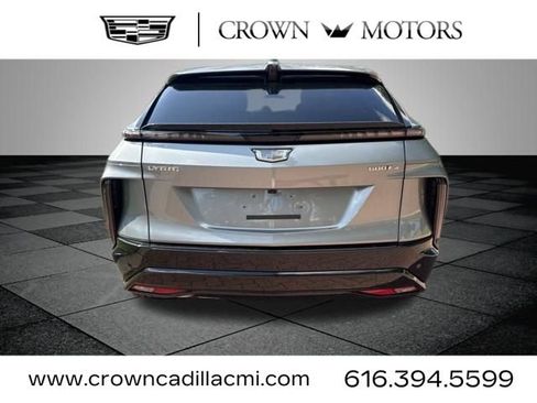New 2026 Cadillac Lyriq Sport w/ LPO, Floor Liner Package AWD/4WD image 9