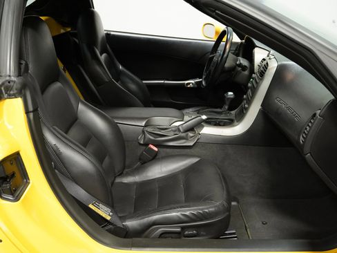 Used 2005 Chevrolet Corvette Convertible w/ Performance Handling Package image 35