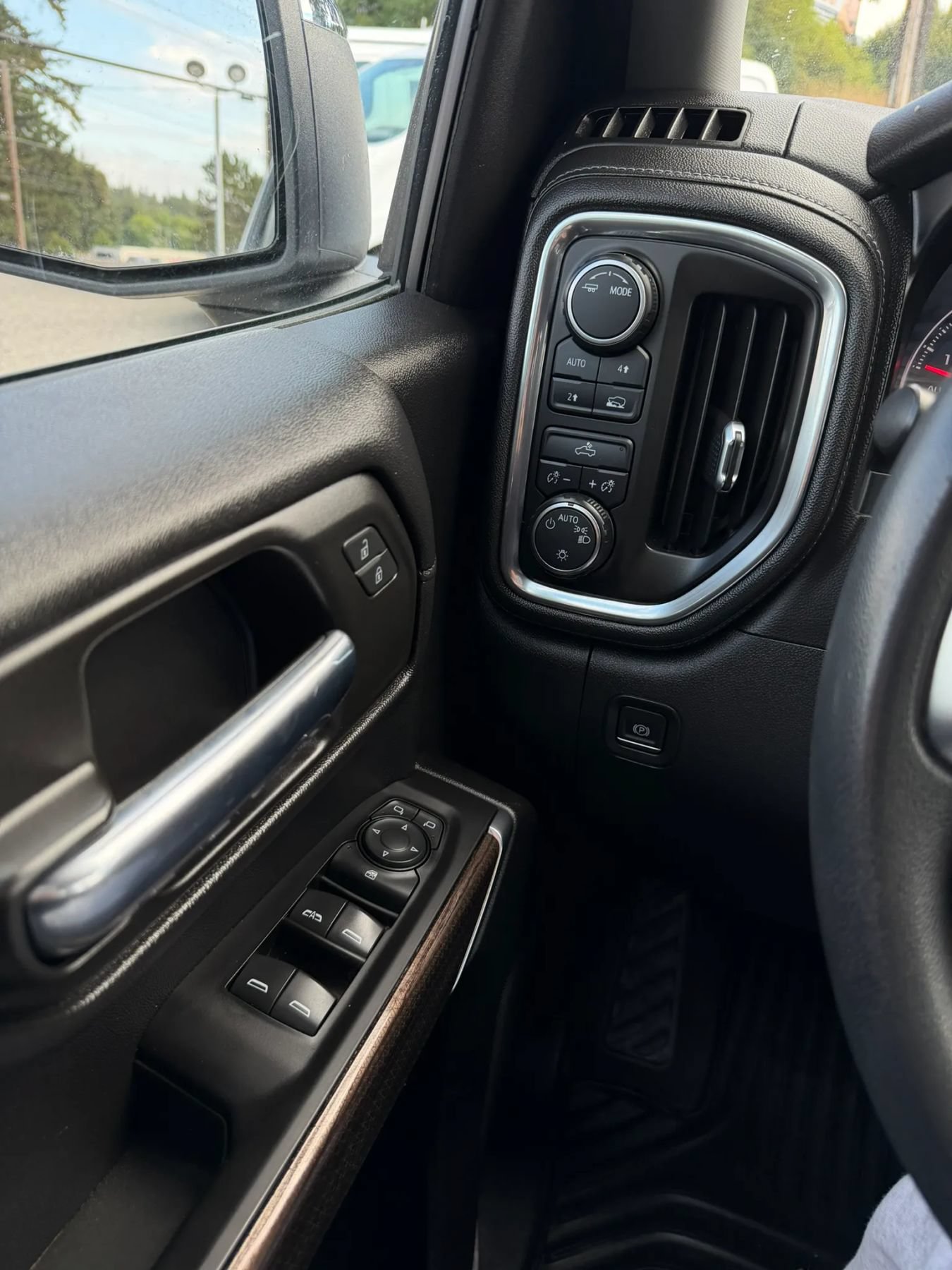 Used 2020 Chevrolet Silverado 1500 LT w/ Bed Protection Package AWD/4WD image 25