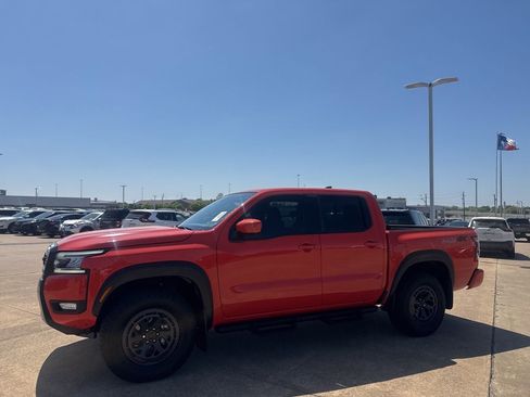 Certified 2025 Nissan Frontier PRO-4X image 10