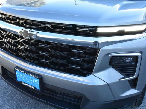 Used 2026 Chevrolet Traverse LT image 11