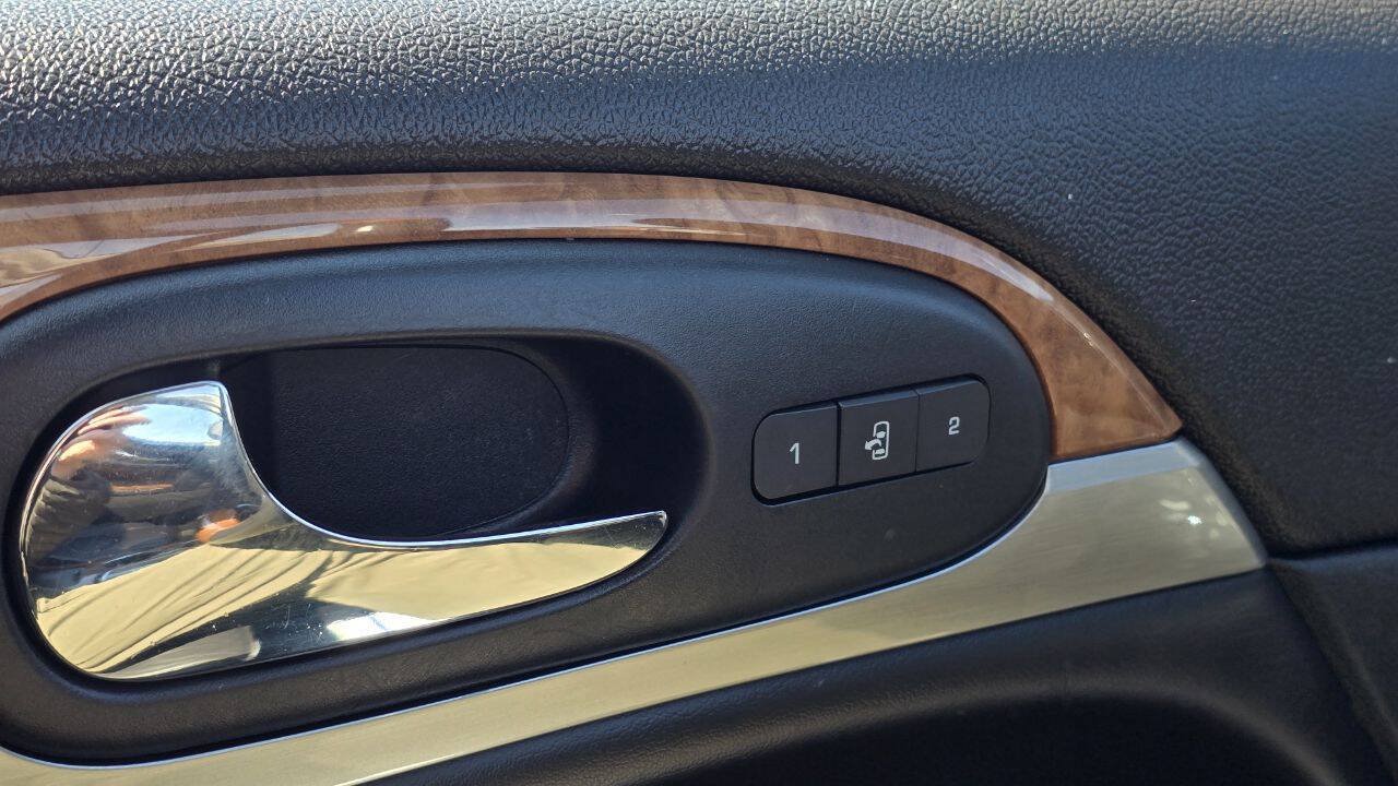 Used 2012 Buick Enclave Leather AWD/4WD image 30