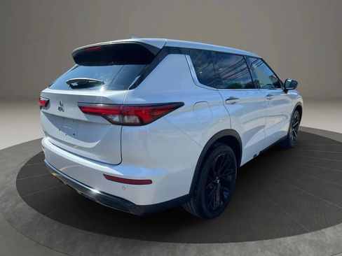 Used 2022 Mitsubishi Outlander SE FWD image 4