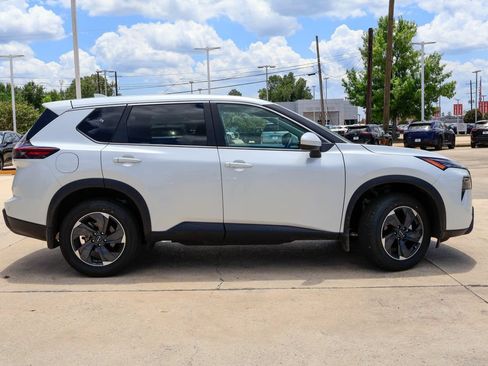 Certified 2026 Nissan Rogue SV FWD image 22