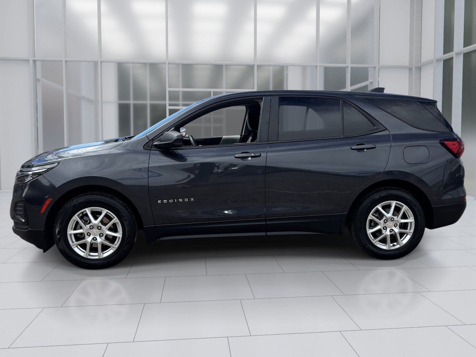 Used 2022 Chevrolet Equinox LS w/ LS Convenience Package FWD image 3