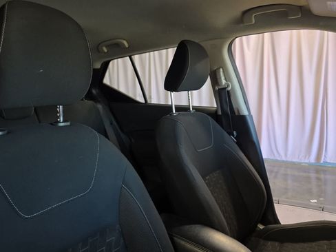 Used 2022 Nissan Kicks SV FWD image 19