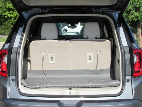 Used 2021 GMC Acadia Denali w/ Denali Technology Package FWD image 41