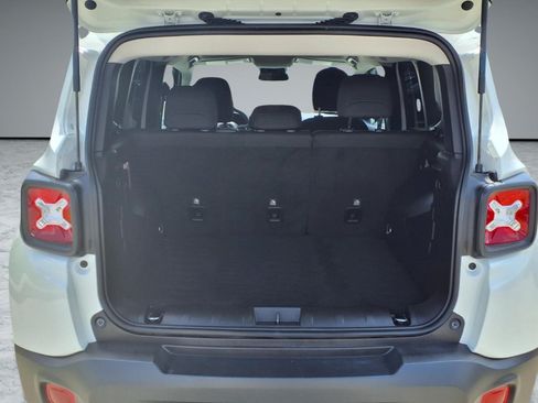 Used 2023 Jeep Renegade Latitude AWD/4WD image 14