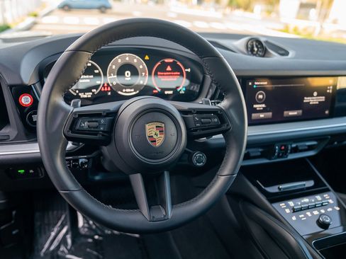 Used 2025 Porsche Cayenne image 14