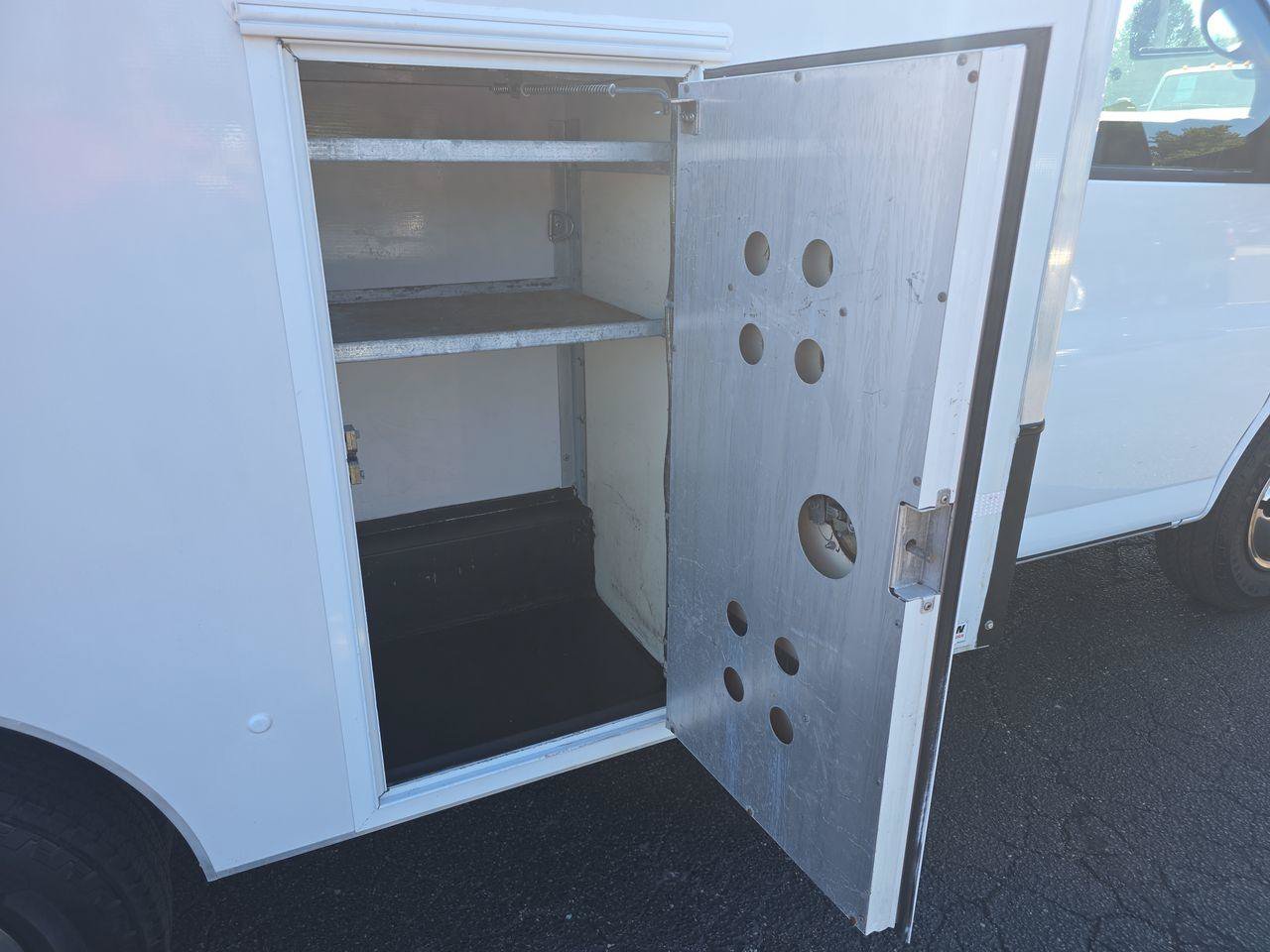 Used 2012 Chevrolet Express 3500 RWD image 27