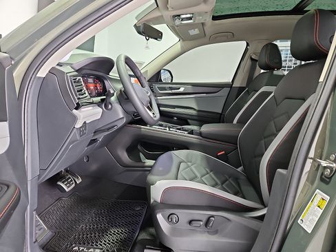 New 2026 Volkswagen Atlas Peak Edition AWD/4WD image 13