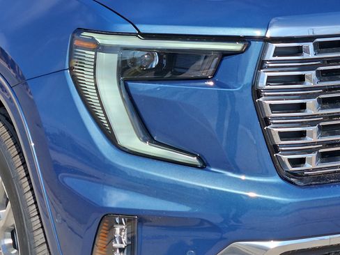 New 2026 GMC Acadia Denali w/ Super Cruise Package image 8