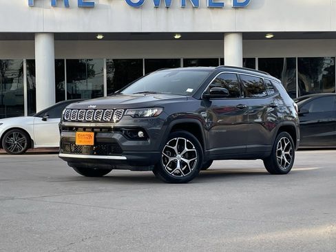 Used 2024 Jeep Compass Limited image 1