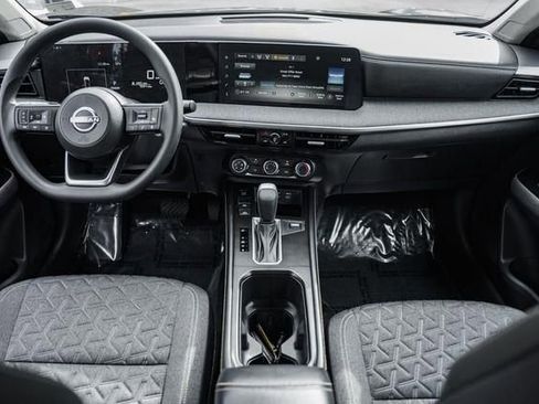 Used 2025 Nissan Kicks SV w/ Charging Package image 2