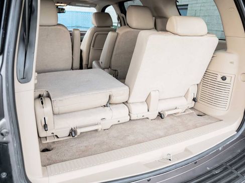 Used 2011 GMC Yukon SLT w/ SLT Chrome Package image 39