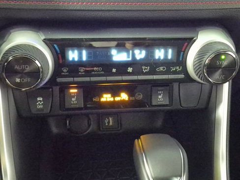 New 2025 Toyota RAV4 SE image 18