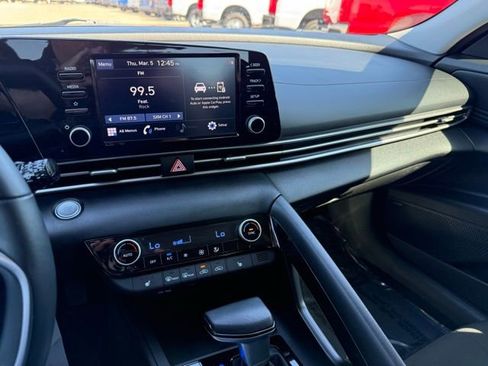 Used 2021 Hyundai Elantra SEL w/ Convenience + Premium Package FWD image 23