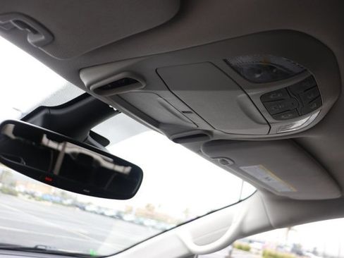 Used 2023 Chrysler Pacifica Limited image 27