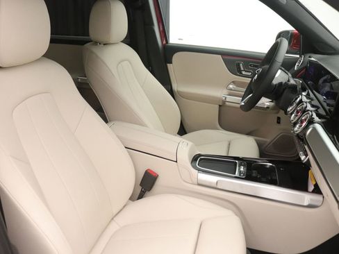 New 2026 Mercedes-Benz GLB 250 image 9