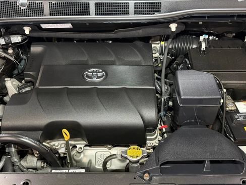 Used 2014 Toyota Sienna XLE FWD image 7