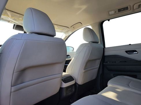 New 2025 Nissan Pathfinder SL image 18