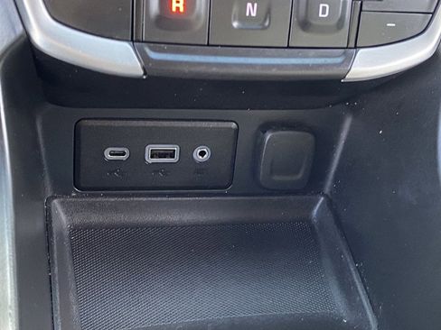 Used 2023 GMC Terrain SLE w/ Driver Convenience Package image 28