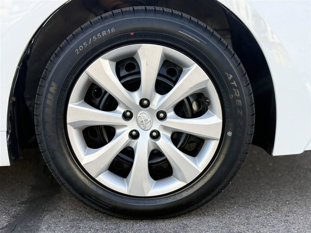 Used 2021 Toyota Corolla LE FWD image 9