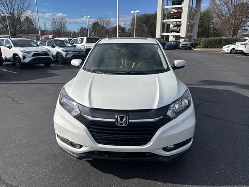 Used 2017 Honda HR-V EX image 2