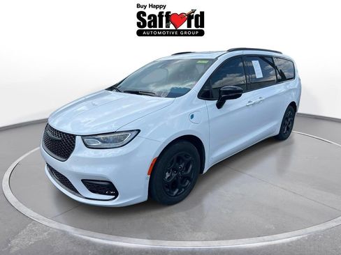 Used 2025 Chrysler Pacifica Premium FWD image 1