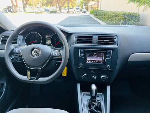 Used 2017 Volkswagen Jetta S image 13