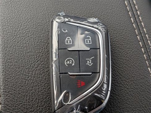 Certified 2025 Cadillac XT4 Premium Luxury image 32