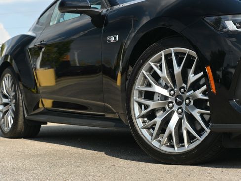 Used 2025 Ford Mustang GT Premium image 29