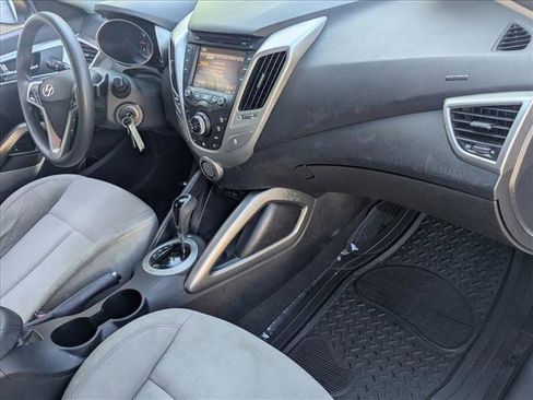 Used 2013 Hyundai Veloster w/Gray Int image 18