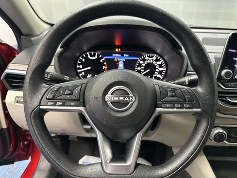 Used 2025 Nissan Altima 2.5 SV image 31