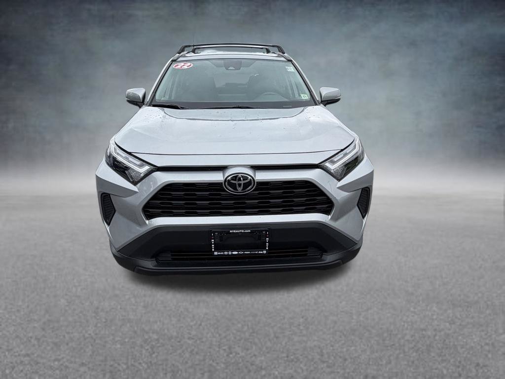 Used 2022 Toyota RAV4 XLE AWD/4WD image 9