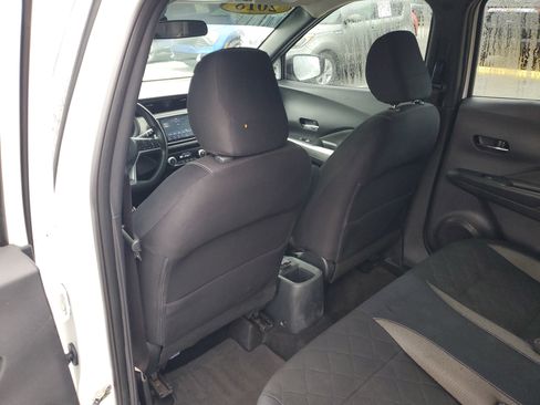 Used 2018 Nissan Kicks SV image 16