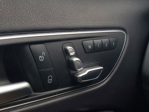 Used 2019 Mercedes-Benz GLA 250 4MATIC w/ Premium Package image 19