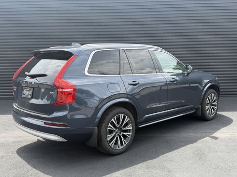 Used 2022 Volvo XC90 T5 Momentum w/ Protection Package Premier FWD image 9