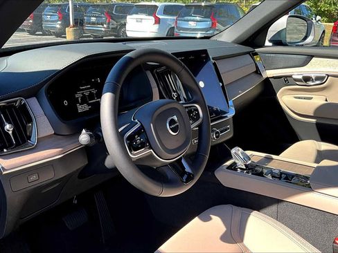New 2026 Volvo XC90 B6 Plus w/ Protection Package Premier image 9