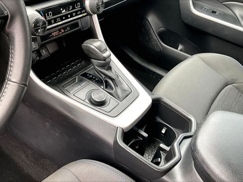 Used 2022 Toyota RAV4 SE AWD/4WD image 16