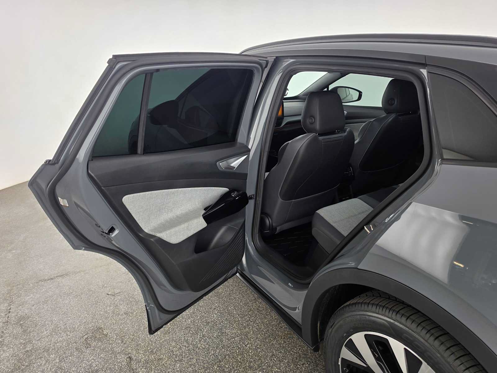 Used 2023 Volkswagen ID.4 2WD image 15