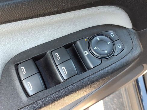 Used 2020 Chevrolet Equinox LS image 12