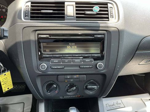 Used 2014 Volkswagen Jetta SE FWD image 14