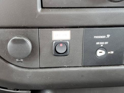 Used 2015 Chevrolet Express 3500 RWD image 23